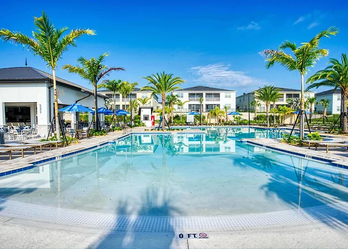Contemporary Home W Private Pool& Spa