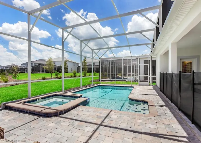 Contemporary Home W Private Pool& Spa