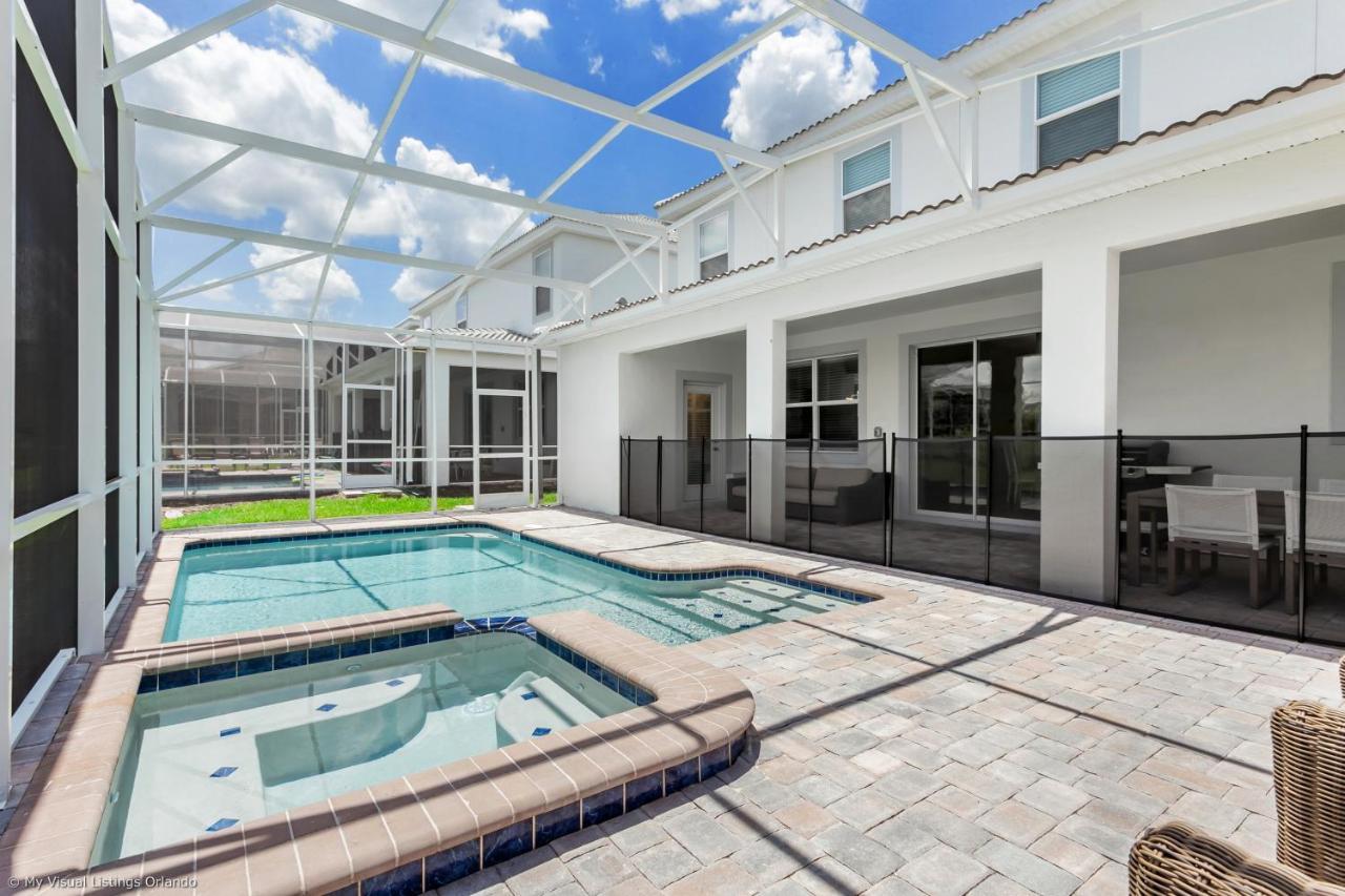 Contemporary W Private Pool& Hébergement de vacances Davenport
